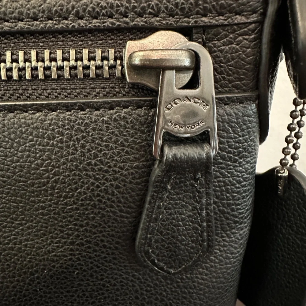 Coach Flight Messenger Crossbody Men’s Black Pebble Leather Bag C2057-F68014 EUC